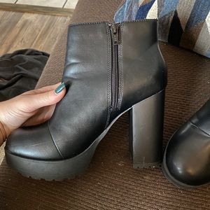 Heeled boots